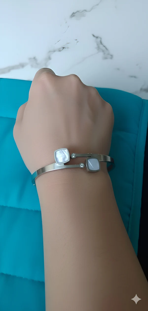 Picsart_25-11-15_16-01-08-310_600x.webp Anti Tarnish Bracelet - Image 1