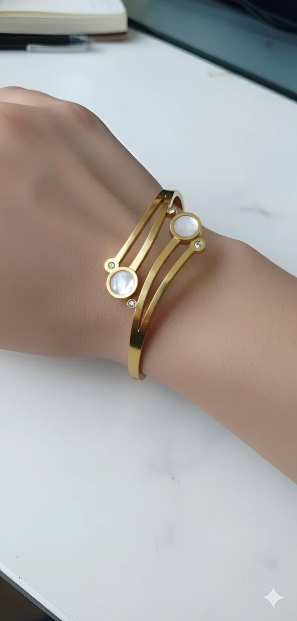 Picsart_25-11-15_16-06-38-278_600x.webp Anti Tarnish Bracelet - Image 1